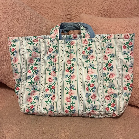 Vintage Quilted Floral Tote - Picture 2 of 6